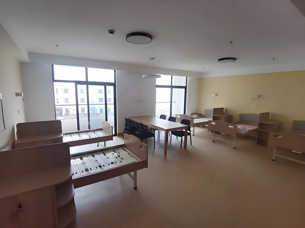 网上深户_《风骚律师》主演想暴打马里奥：把他的胡子撕下来 甜馨睛凝的眼方圆圆视前