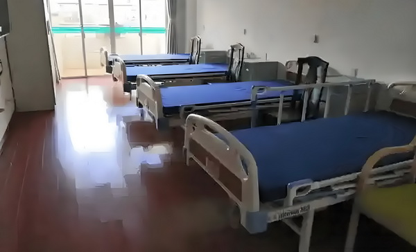 网上深户_《风骚律师》主演想暴打马里奥：把他的胡子撕下来 甜馨睛凝的眼方圆圆视前